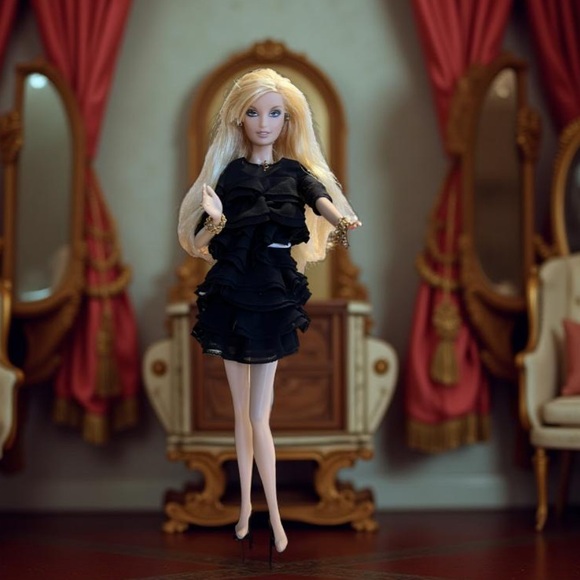 Barbie Other - Barbie Doll Juicy couture 2004 Beverly
Hills (2008) Chiffon dress & jewelry